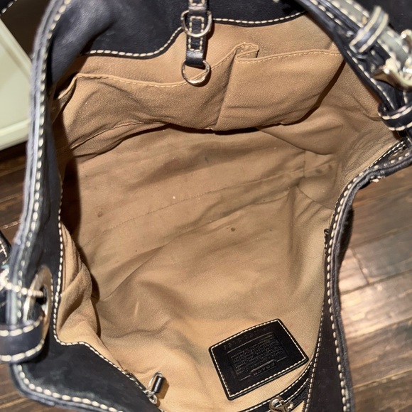 Coach Black Hobo Bag with Minimalist Design - Picture 3 of 3